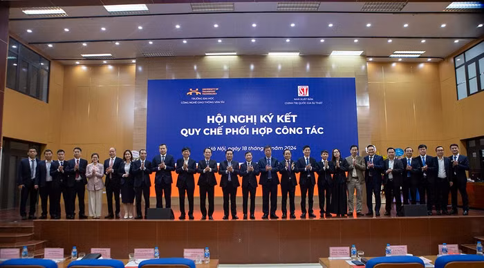 Đại diện hai bên đơn vị chụp ảnh lưu niệm tại Hội nghị. Đại diện hai bên đơn vị chụp ảnh lưu niệm tại Hội nghị.