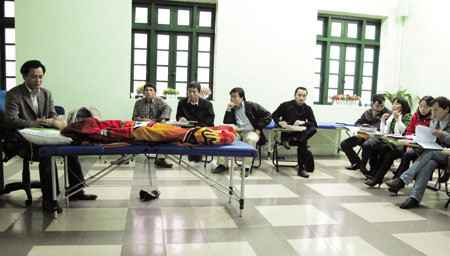 Theo đại diện của Trung tâm này: Đối tượng đều có trình độ thạc sĩ, bác sĩ, kỹ sư ở đủ các miền. Theo đại diện của Trung tâm này: Đối tượng đều có trình độ thạc sĩ, bác sĩ, kỹ sư ở đủ các miền.