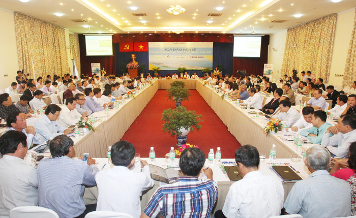 Lãnh đạo Bình Định cho biết, Tỉnh đặt mục tiêu trong 5 năm nữa sẽ trở thành một tỉnh khá ở miền Trung. Lãnh đạo Bình Định cho biết, Tỉnh đặt mục tiêu trong 5 năm nữa sẽ trở thành một tỉnh khá ở miền Trung.