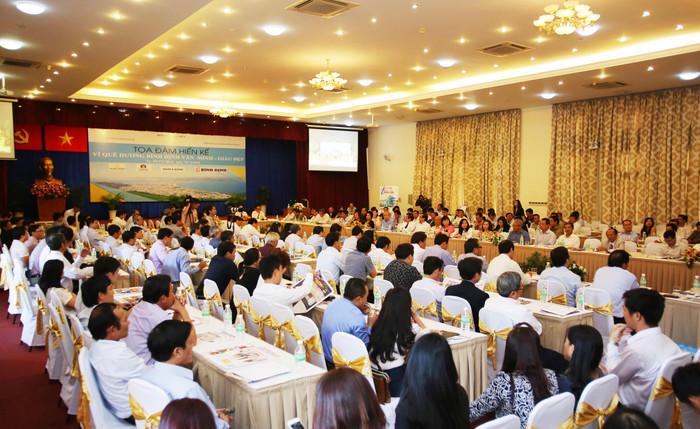 Nhiều chuyên gia kinh tế, nhà đầu tư đã chia sẻ những ý kiến thẳng thắn và thiết thực Nhiều chuyên gia kinh tế, nhà đầu tư đã chia sẻ những ý kiến thẳng thắn và thiết thực