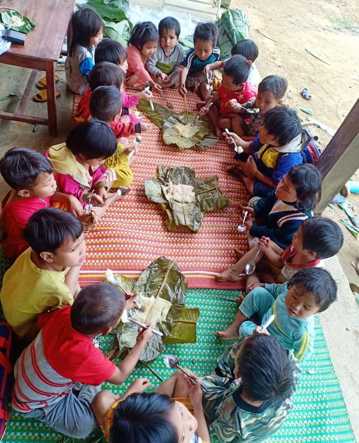 Các em được thưởng thức thành quả của một ngày lao động. Các em được thưởng thức thành quả của một ngày lao động.