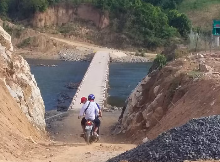 Hồ Văn Lích được đưa đến điểm thi chậm 5 phút và vẫn kịp dự thi.