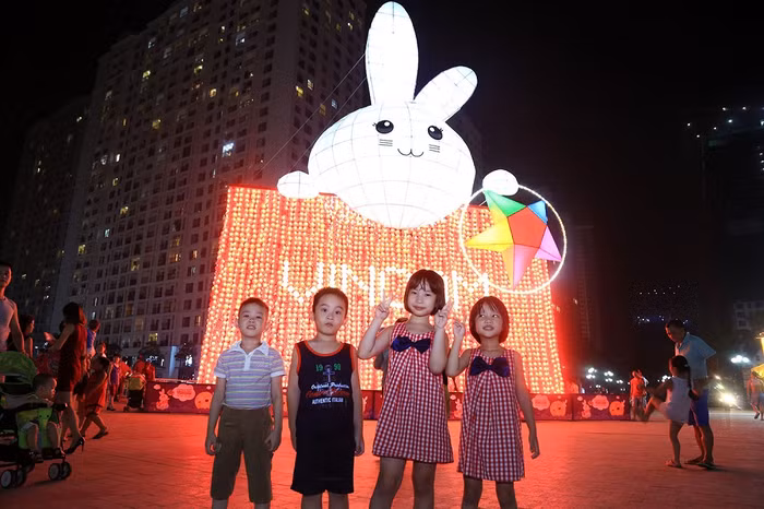 Thỏ khổng lồ Vincom là điểm chụp ảnh lưu niệm không thể bỏ lỡ của mùa Trung Thu năm nay.