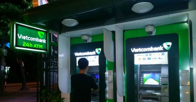 Vietcombank phát hành miễn phí thẻ cho 4 khách hàng khuyết tật bẩm sinh thuộc Công ty Kym Việt Vietcombank phát hành miễn phí thẻ cho 4 khách hàng khuyết tật bẩm sinh thuộc Công ty Kym Việt