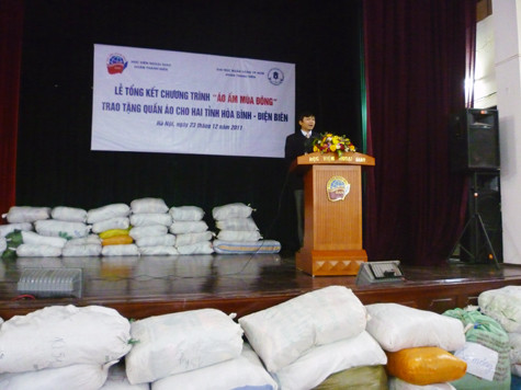 Ông Đặng Đình Quý, Giám đốc Học viện Ngoại giao tổng kết Chương trình "Áo ấm mùa đông". (Ảnh Thu Hòe) Ông Đặng Đình Quý, Giám đốc Học viện Ngoại giao tổng kết Chương trình "Áo ấm mùa đông". (Ảnh Thu Hòe)