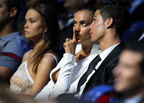 "Suỵt, hình như mình nói chuyện to quá!"