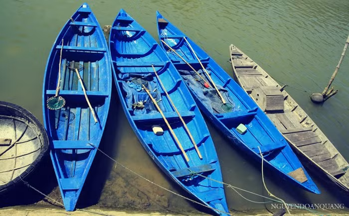 Những chiếc thuyền chở niềm vui và sự bình yên...