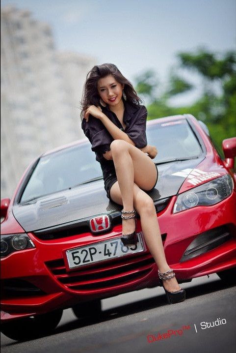 Sánh vai cùng chiếc xe Honda Civic độ dàn âm thanh "đỉnh" German Maestro, nữ hoàng tuy kín đáo nhưng không kém phần quyến rũ, Thúy Ngân tạo dáng gợi cảm khiến các đấng mày râu không thể rời mắt Sánh vai cùng chiếc xe Honda Civic độ dàn âm thanh "đỉnh" German Maestro, nữ hoàng tuy kín đáo nhưng không kém phần quyến rũ, Thúy Ngân tạo dáng gợi cảm khiến các đấng mày râu không thể rời mắt