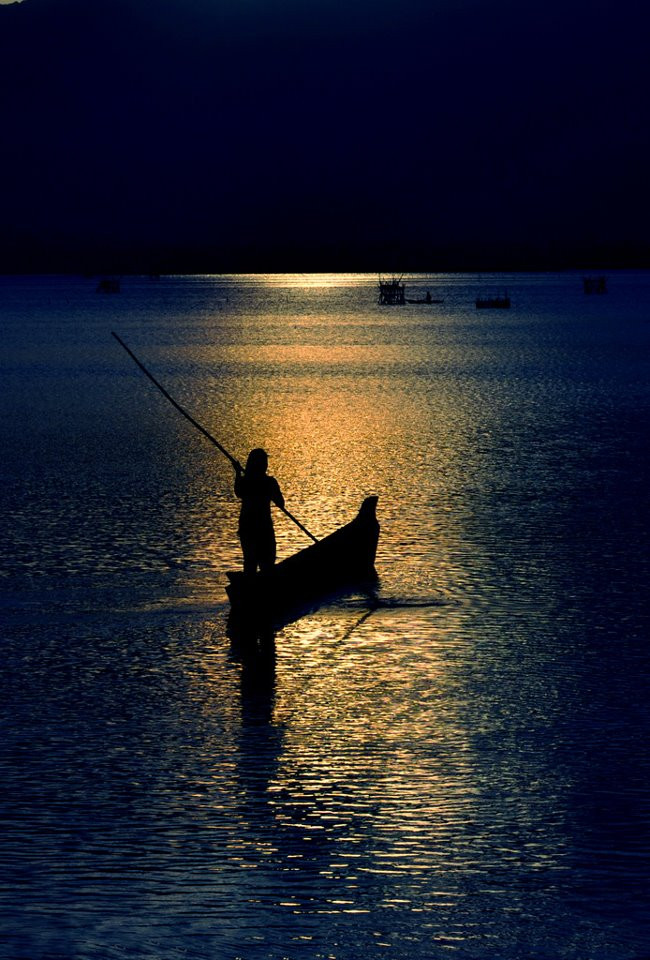 Ánh sáng của màn đêm...bắt đầu buông xuống