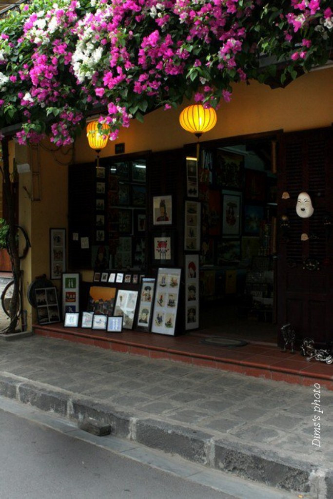 Đèn lồng đã sáng, mặt trời đã tắt, Hội An dần đi vào đêm