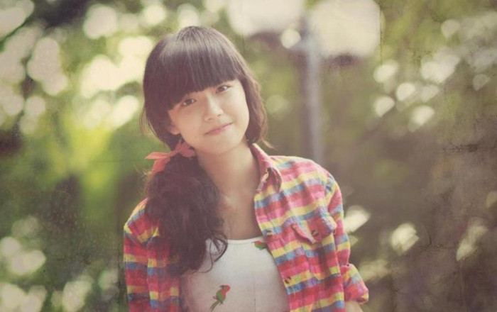 Minh Tâm chia sẻ: "Em hay suy nghĩ về những gì mình chưa đạt được và tự nhủ phải cố gắng, trân trọng nhiều điều trong cuộc sống, gia đình, bạn bè... Và trong gia đình, chính mẹ là người hiểu và chia sẻ với em nhất, em muốn thật sự cố gắng để học tốt, để ưóc mơ của em trở thành hiện thực...". >>NGẮM NỮ SINH ĐẸP NHƯ PHẠM BĂNG BĂNG >> NỤ CƯỜI TỎA SÁNG CỦA MISS NGÔI SAO BÍCH KHANH Minh Tâm chia sẻ: "Em hay suy nghĩ về những gì mình chưa đạt được và tự nhủ phải cố gắng, trân trọng nhiều điều trong cuộc sống, gia đình, bạn bè... Và trong gia đình, chính mẹ là người hiểu và chia sẻ với em nhất, em muốn thật sự cố gắng để học tốt, để ưóc mơ của em trở thành hiện thực...". >>NGẮM NỮ SINH ĐẸP NHƯ PHẠM BĂNG BĂNG >> NỤ CƯỜI TỎA SÁNG CỦA MISS NGÔI SAO BÍCH KHANH