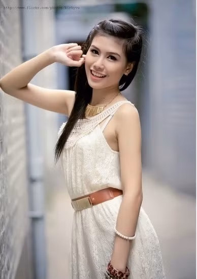 Nguyễn Thùy Vân Trang sinh năm 1994, vừa tốt nghiệp lớp 12 trường THPT Tam Phú - Thành phố Hồ Chí Mình và đang sắp trở thành tân sinh viên Trường ĐH Kỹ thuật Công nghệ Hutech - TP HCM <<HOA KHÔI CÁC TRƯỜNG ĐẠI HỌC <<NGÔI SAO HỌC ĐƯỜNG Nguyễn Thùy Vân Trang sinh năm 1994, vừa tốt nghiệp lớp 12 trường THPT Tam Phú - Thành phố Hồ Chí Mình và đang sắp trở thành tân sinh viên Trường ĐH Kỹ thuật Công nghệ Hutech - TP HCM <<HOA KHÔI CÁC TRƯỜNG ĐẠI HỌC <<NGÔI SAO HỌC ĐƯỜNG