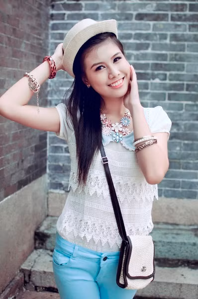 Sở hữu số đo ba vòng khá chuẩn cùng gương mặt biểu cảm, Nguyễn Thùy Vân Trang hiện đang đảm nhiệm vai trò là người mẫu cho báo Mực tím, sao.vn, 24h ... <<HOA KHÔI CÁC TRƯỜNG ĐẠI HỌC <<NGÔI SAO HỌC ĐƯỜNG Sở hữu số đo ba vòng khá chuẩn cùng gương mặt biểu cảm, Nguyễn Thùy Vân Trang hiện đang đảm nhiệm vai trò là người mẫu cho báo Mực tím, sao.vn, 24h ... <<HOA KHÔI CÁC TRƯỜNG ĐẠI HỌC <<NGÔI SAO HỌC ĐƯỜNG