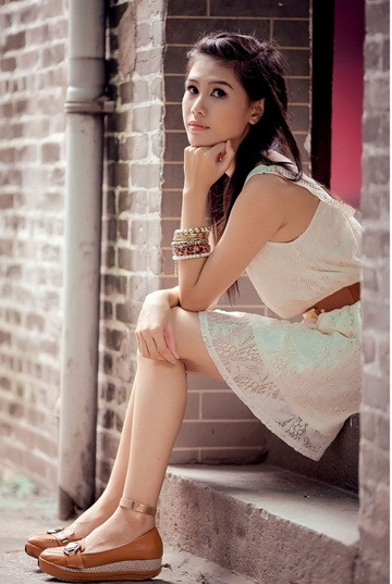 Mặc dù còn rất trẻ nhưng Vân Trang nhận được rất nhiều lời mời diễn xuất cũng như chụp ảnh quảng cáo cho các công ty thời trang. <<HOA KHÔI CÁC TRƯỜNG ĐẠI HỌC <<NGÔI SAO HỌC ĐƯỜNG