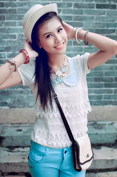 Vân Trang rất biết cách làm mới mình bỏi thế cô bạn luôn luôn nổi bật giữa đám đông bởi vẻ đẹp cuốn hút cũng như phong cách rất hợp thời trang của mình. <<HOA KHÔI CÁC TRƯỜNG ĐẠI HỌC <<NGÔI SAO HỌC ĐƯỜNG Vân Trang rất biết cách làm mới mình bỏi thế cô bạn luôn luôn nổi bật giữa đám đông bởi vẻ đẹp cuốn hút cũng như phong cách rất hợp thời trang của mình. <<HOA KHÔI CÁC TRƯỜNG ĐẠI HỌC <<NGÔI SAO HỌC ĐƯỜNG