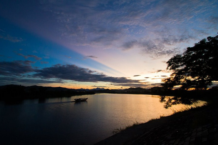 Hoàng hôn chiều muộn Hoàng hôn chiều muộn