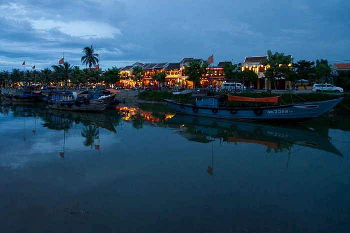 Bức tranh Hội An về đêm, yên bình, tĩnh lặng Bức tranh Hội An về đêm, yên bình, tĩnh lặng