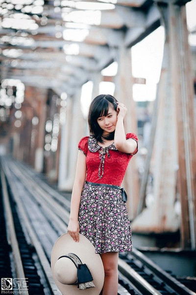 Ngoài niềm đam mê và muốn cống hiến cho nghệ thuật, việc học vẫn là ưu tiên hàng đầu. Trang có thành tích học tập khá tốt đặc biệt là hai môn Văn và Tiếng Anh, từng tham gia đội tuyển thi học sinh giỏi của Quận <<HOA KHÔI CÁC TRƯỜNG ĐẠI HỌC <<NGÔI SAO HỌC ĐƯỜNG