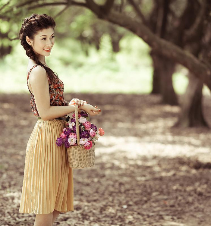 Nguyễn Thúy Nga sinh năm 1991, hiện đang là sinh viên khoa Kế toán Trường Đại học Lao động xã hội, Hà Nội. <<HOA KHÔI CÁC TRƯỜNG ĐẠI HỌC <<NGÔI SAO HỌC ĐƯỜNG <<NGỠ NGÀNG TRƯỚC VẺ QUYẾN RŨ CỦA HOTGIRL MIỀN TÂY