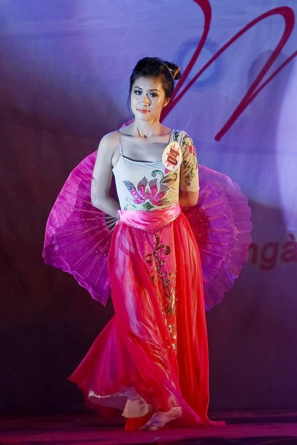 <<HOA KHÔI CÁC TRƯỜNG ĐẠI HỌC <<NGÔI SAO HỌC ĐƯỜNG <<NGỠ NGÀNG TRƯỚC VẺ QUYẾN RŨ CỦA HOTGIRL MIỀN TÂY