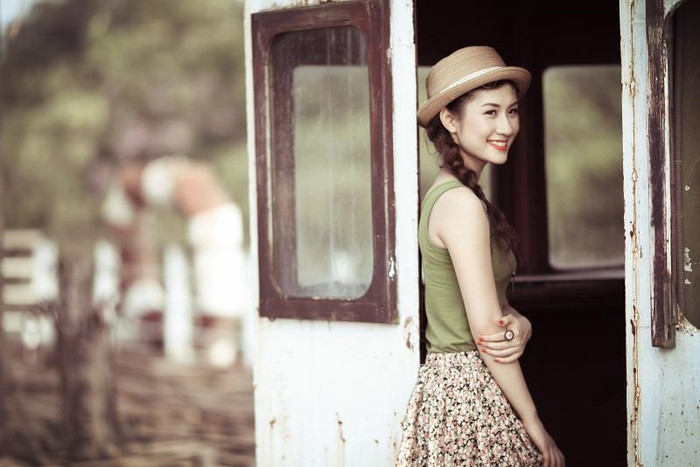 Năng khiếu nổi bật của cô là hát, múa. <<HOA KHÔI CÁC TRƯỜNG ĐẠI HỌC <<NGÔI SAO HỌC ĐƯỜNG <<NGỠ NGÀNG TRƯỚC VẺ QUYẾN RŨ CỦA HOTGIRL MIỀN TÂY