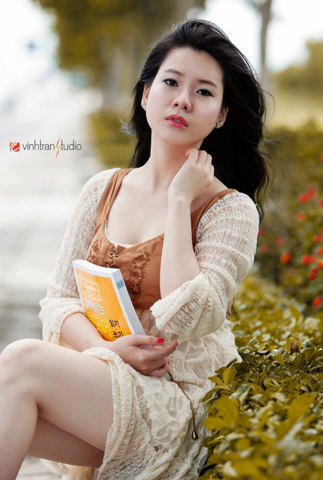 Sở hữu một khuôn hình đẹp và ăn ảnh, Hiền Trang được đánh giá là một Model trẻ nhiều triển vọng, cô bạn vừa giành giải nhất cuộc thi Model "Bệt sắc màu" năm 2012 do Hội nhiếp ảnh Teenphoto.vn tổ chức. <<HOA KHÔI CÁC TRƯỜNG ĐẠI HỌC <<NGÔI SAO HỌC ĐƯỜNG