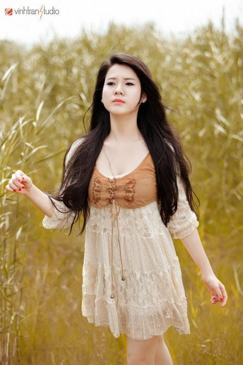 Ngoài việc học trên lớp, hiện tại Hiền Trang đang là Model cho công ty giải trí "Heravn entertaiment", Hiền Trang còn nhận được khá nhiều lời mời làm Model cho các shop thời trang, ngoài ra còn được mời đóng phim điện ảnh, sắp tới Hiền Trang sẽ tham gia khóa học diễn xuất Phim trường của đạo diễn Lê Bảo Trung. <<HOA KHÔI CÁC TRƯỜNG ĐẠI HỌC <<NGÔI SAO HỌC ĐƯỜNG