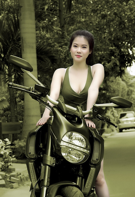 Hiền Trang đang là Model cho công ty giải trí "Heravn entertaiment", Hiền Trang còn nhận được khá nhiều lời mời làm Model cho các shop thời trang, các hãng xe, các sự kiện, triễn lãm về xe mô tô và ô tô tại Sài thành Hiền Trang đang là Model cho công ty giải trí "Heravn entertaiment", Hiền Trang còn nhận được khá nhiều lời mời làm Model cho các shop thời trang, các hãng xe, các sự kiện, triễn lãm về xe mô tô và ô tô tại Sài thành