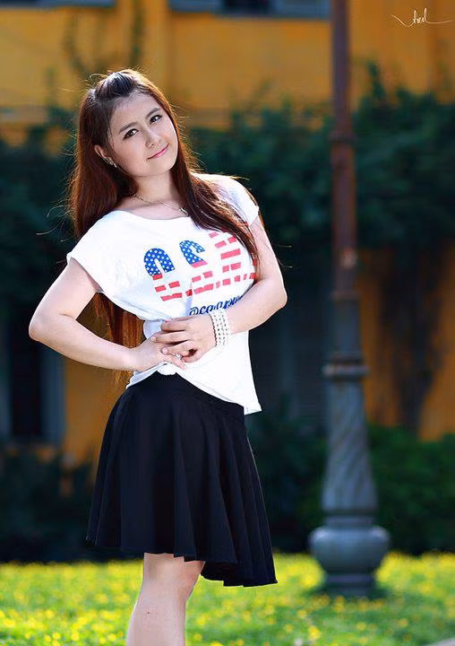 >>HOA KHÔI CÁC TRƯỜNG ĐẠI HỌC >> NGẨN NGƠ TRƯỚC NHAN SẮC CỦA HOTGIRL ĐẠI HỌC KINH TẾ ĐÀ NẴNG >> NHỮNG NỮ SINH KHOE THÂN PHẢN CẢM TRONG ÁO DÀI