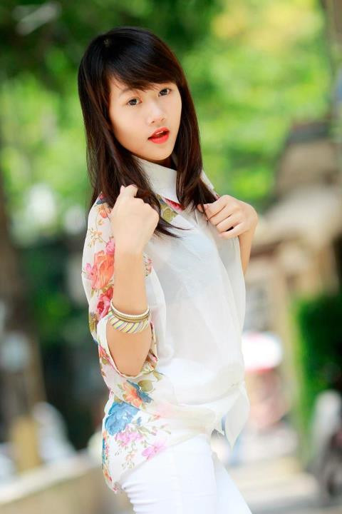 Gia đình là điểm tựa ấm áp của Phương. Bố mẹ thường động viên cũng như quan tâm và đưa ra những lời khuyên để Phương cách cư xử trong đời sống. Bố mẹ cũng rất quan tâm và hay đưa đón Phương đi chụp hình cho các báo. <<HOA KHÔI CÁC TRƯỜNG ĐẠI HỌC <<NGÔI SAO HỌC ĐƯỜNG Gia đình là điểm tựa ấm áp của Phương. Bố mẹ thường động viên cũng như quan tâm và đưa ra những lời khuyên để Phương cách cư xử trong đời sống. Bố mẹ cũng rất quan tâm và hay đưa đón Phương đi chụp hình cho các báo. <<HOA KHÔI CÁC TRƯỜNG ĐẠI HỌC <<NGÔI SAO HỌC ĐƯỜNG