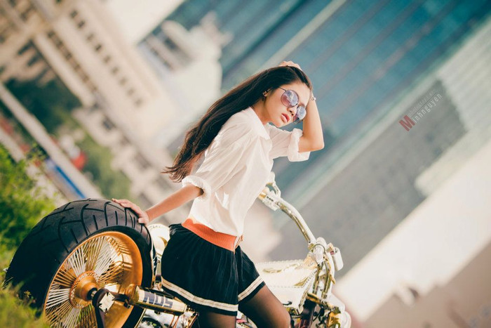 Đây là chiếc xe được mệnh danh là con ngựa sắt có một không hai, khiến ai nhìn thấy cũng đều bị cuốn theo bởi vẻ "chất" của nó và đặc biệt khi "cưỡi" lên con xe này sẽ tạo nên một đẳng cấp khác biệt Đây là chiếc xe được mệnh danh là con ngựa sắt có một không hai, khiến ai nhìn thấy cũng đều bị cuốn theo bởi vẻ "chất" của nó và đặc biệt khi "cưỡi" lên con xe này sẽ tạo nên một đẳng cấp khác biệt