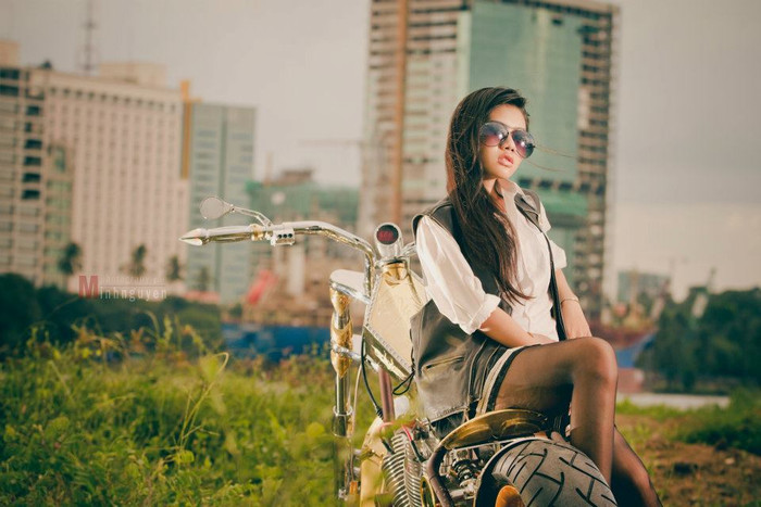 Với kiểu dáng thiết kế lạ mắt, độc đáo, dáng cầm lưỡi hái, chiếc Chopper độ đã gây nên sự tò mò thích thú cho khá nhiều người, đặc biệt là các đấng mày râu yêu thích thể thao tốc độ Với kiểu dáng thiết kế lạ mắt, độc đáo, dáng cầm lưỡi hái, chiếc Chopper độ đã gây nên sự tò mò thích thú cho khá nhiều người, đặc biệt là các đấng mày râu yêu thích thể thao tốc độ