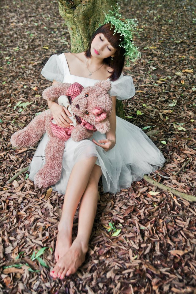 Vũ Thị Quế Minh sinh năm 1991, có nick name đáng yêu là Búp bê, hiện là sinh viên Trường CĐ Công nghiệp TP. Hồ Chí Minh. <<HOA KHÔI CÁC TRƯỜNG ĐẠI HỌC <<NGÔI SAO HỌC ĐƯỜNG Vũ Thị Quế Minh sinh năm 1991, có nick name đáng yêu là Búp bê, hiện là sinh viên Trường CĐ Công nghiệp TP. Hồ Chí Minh. <<HOA KHÔI CÁC TRƯỜNG ĐẠI HỌC <<NGÔI SAO HỌC ĐƯỜNG