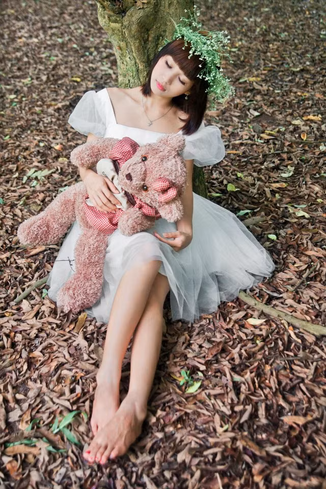 Vũ Thị Quế Minh sinh năm 1991, có nick name đáng yêu là Búp bê, hiện là sinh viên Trường CĐ Công nghiệp TP. Hồ Chí Minh. <<HOA KHÔI CÁC TRƯỜNG ĐẠI HỌC <<NGÔI SAO HỌC ĐƯỜNG