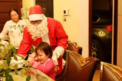 Chuyện "dở khóc dở cười" của "ông già Noel" Việt ảnh 1 Chuyện "dở khóc dở cười" của "ông già Noel" Việt ảnh 1