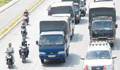 Theo dự thảo NĐ, chủ phương tiện không đóng phí sử dụng đường bộ sẽ bị phạt lên tới 10 triệu đồng. Ảnh: HTD Theo dự thảo NĐ, chủ phương tiện không đóng phí sử dụng đường bộ sẽ bị phạt lên tới 10 triệu đồng. Ảnh: HTD