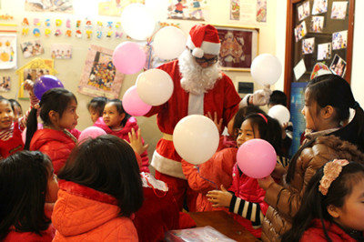 Chuyện "dở khóc dở cười" của "ông già Noel" Việt ảnh 3 Chuyện "dở khóc dở cười" của "ông già Noel" Việt ảnh 3