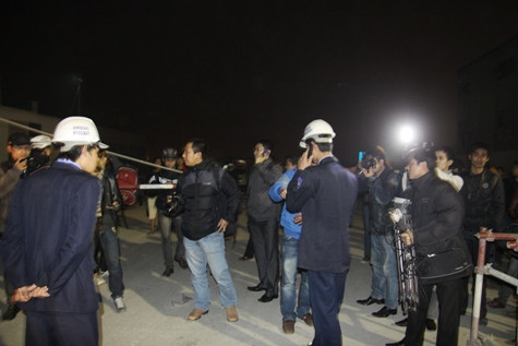 Một số đối tượng tự xưng là bảo vệ ngăn cản phóng viên vào hiện trường tác nghiệp Một số đối tượng tự xưng là bảo vệ ngăn cản phóng viên vào hiện trường tác nghiệp