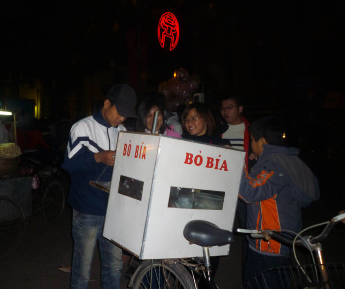 Theo chân sinh viên Hà Nội làm thêm đêm Noel ảnh 8 Theo chân sinh viên Hà Nội làm thêm đêm Noel ảnh 8