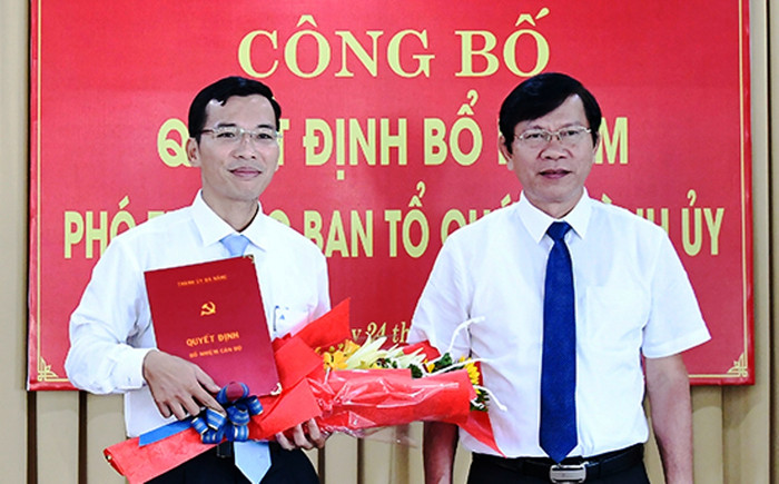 Công bố quyết định bổ nhiệm Phó trưởng Ban Tổ chức Thành ủy Đà Nẵng. Ảnh: Báo Đà Nẵng Công bố quyết định bổ nhiệm Phó trưởng Ban Tổ chức Thành ủy Đà Nẵng. Ảnh: Báo Đà Nẵng