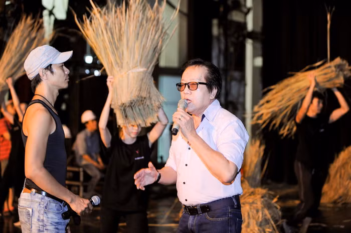 Ông sẽ trình bày một ca khúc do một nhạc sĩ sáng tác riêng và lần đầu thể hiện