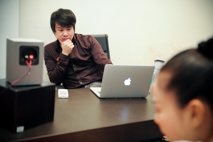 Đặc biệt, Thanh Bùi sẽ có màn kết hợp cùng học trò cưng Ngọc Duy trong ca khúc My kool Việt Nam, dưới sự dàn dựng của nghệ sĩ đương đại Tuấn Andrew Nguyễn