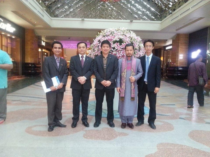 Trước những lời đề nghị ứng cử đại sứ du lịch của bạn bè, Hùng Cửu Long cũng trăn trở và suy nghĩ rất nhiều về đề nghị này. Trước những lời đề nghị ứng cử đại sứ du lịch của bạn bè, Hùng Cửu Long cũng trăn trở và suy nghĩ rất nhiều về đề nghị này.