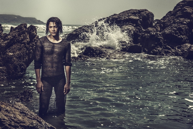 Anh chia sẻ: “1 trong những bí quyết có được hình thể chuẩn là tập gym thường xuyên, chơi các môn thể thao mạnh”. Anh chia sẻ: “1 trong những bí quyết có được hình thể chuẩn là tập gym thường xuyên, chơi các môn thể thao mạnh”.