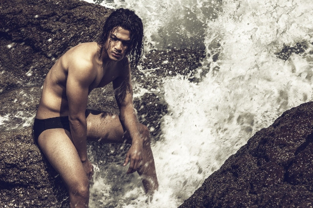 Điểm mạnh dễ thấy ở Vũ Tuấn Việt là sở hữu thể hình chuẩn với chiều cao 1m83, phong thái tự tin, khuôn mặt lạnh lùng, cuốn hút , cùng lối diễn xuất biểu cảm tốt trên sân khấu cũng như trước ống kính. Điểm mạnh dễ thấy ở Vũ Tuấn Việt là sở hữu thể hình chuẩn với chiều cao 1m83, phong thái tự tin, khuôn mặt lạnh lùng, cuốn hút , cùng lối diễn xuất biểu cảm tốt trên sân khấu cũng như trước ống kính.