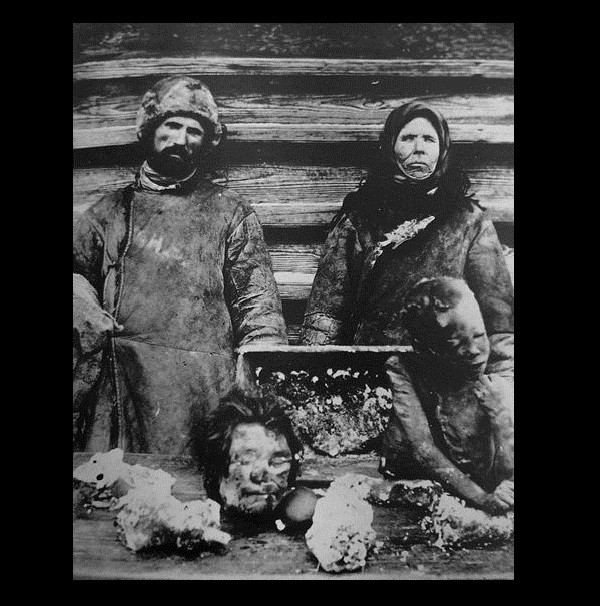 Một nguyên nhân khác gây ra tục lệ trên được giải thích bởi các nhà khoa học là do bệnh kuru, một loại bệnh rối loạn thần kinh không thể chữa khỏi và dễ truyền nhiễm. Căn bệnh này có tên khoa học là Creutzfeldt Jakob (CDJ) - chứng bệnh làm não bộ bị xốp, có nhiều lỗ nhỏ, người bệnh mất trí nhớ, mất kiểm soát hành vi. Kuru là căn bệnh rất phổ biến trong cộng đồng dân cư tại Papua New Guinea ở thời kỳ Đồ đá. “Người ăn thịt người” từng là hiện tượng khá phổ biến liên quan tới phép thuật và là một thực tế được chấp nhận trong một số bộ lạc thời cổ đại. Gần đây, những nhà khoa học đã tuyên bố rằng, hiện tượng ăn thịt đồng loại ở con người là rất hiếm trong thế giới hiện đại. Một nguyên nhân khác gây ra tục lệ trên được giải thích bởi các nhà khoa học là do bệnh kuru, một loại bệnh rối loạn thần kinh không thể chữa khỏi và dễ truyền nhiễm. Căn bệnh này có tên khoa học là Creutzfeldt Jakob (CDJ) - chứng bệnh làm não bộ bị xốp, có nhiều lỗ nhỏ, người bệnh mất trí nhớ, mất kiểm soát hành vi. Kuru là căn bệnh rất phổ biến trong cộng đồng dân cư tại Papua New Guinea ở thời kỳ Đồ đá. “Người ăn thịt người” từng là hiện tượng khá phổ biến liên quan tới phép thuật và là một thực tế được chấp nhận trong một số bộ lạc thời cổ đại. Gần đây, những nhà khoa học đã tuyên bố rằng, hiện tượng ăn thịt đồng loại ở con người là rất hiếm trong thế giới hiện đại.