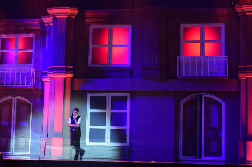 Những con phố được thiết kế với tỉ lệ như thật được trình chiếu bằng công nghệ 3D mapping gây ấn tượng cho người xem. Những con phố được thiết kế với tỉ lệ như thật được trình chiếu bằng công nghệ 3D mapping gây ấn tượng cho người xem.