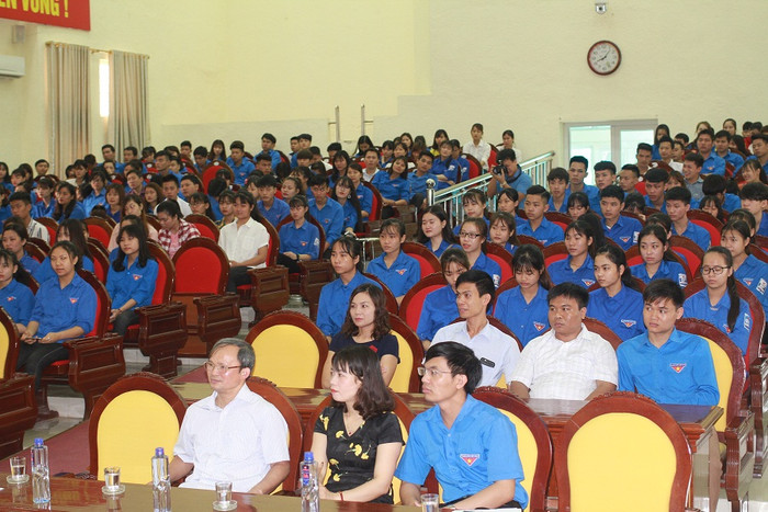 Hội thảo Khởi nghiệp trong thời đại cách mạng công nghiệp 4.0 thu hút nhiều thanh niên nông thôn Vĩnh Tường tham dự (ảnh Trinh Phúc). Hội thảo Khởi nghiệp trong thời đại cách mạng công nghiệp 4.0 thu hút nhiều thanh niên nông thôn Vĩnh Tường tham dự (ảnh Trinh Phúc).