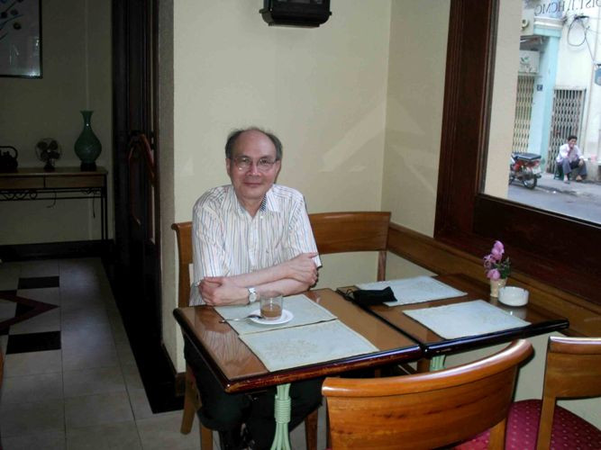 Dù tuổi đã cao, nhưng đối với ông công việc là niềm hạnh phúc lớn lao. Dù tuổi đã cao, nhưng đối với ông công việc là niềm hạnh phúc lớn lao.