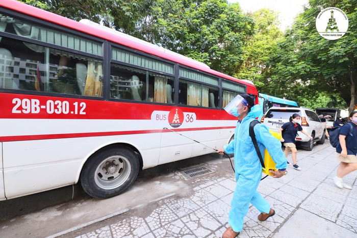 Từ năm 2019, xe bus của trường Marie Curie (Hà Nội) đã được trang bị còi an toàn nhằm đảm bảo tuyệt đối cho học sinh, không để xảy ra tình trạng quên học sinh trên xe 2.jpg